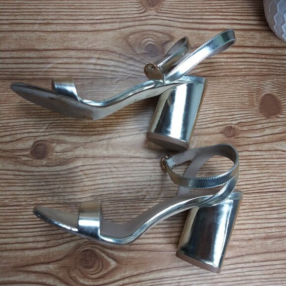 TORY BURCH gold Elizabeth Patent Leather block high heel strappy sandals size 6M - Picture 3 of 10